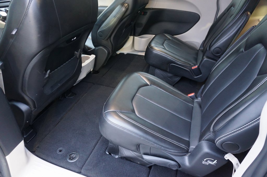 Used 2024 Chrysler Pacifica Touring-L image 25