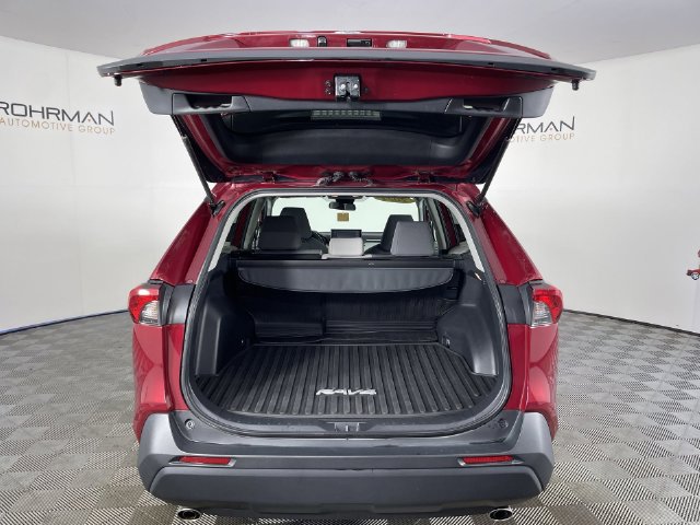 Used 2021 Toyota RAV4 XLE AWD/4WD image 37
