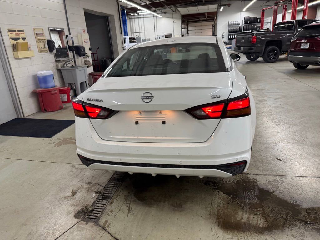 Used 2024 Nissan Altima 2.5 SV image 4
