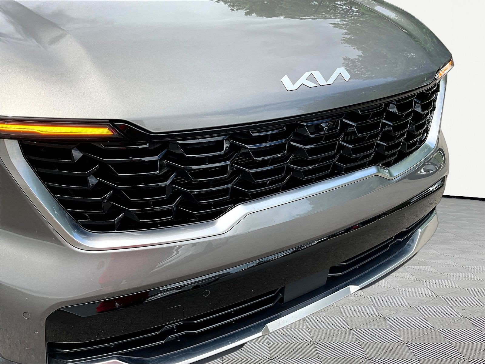 Certified 2025 Kia Sorento SX Prestige AWD/4WD image 34