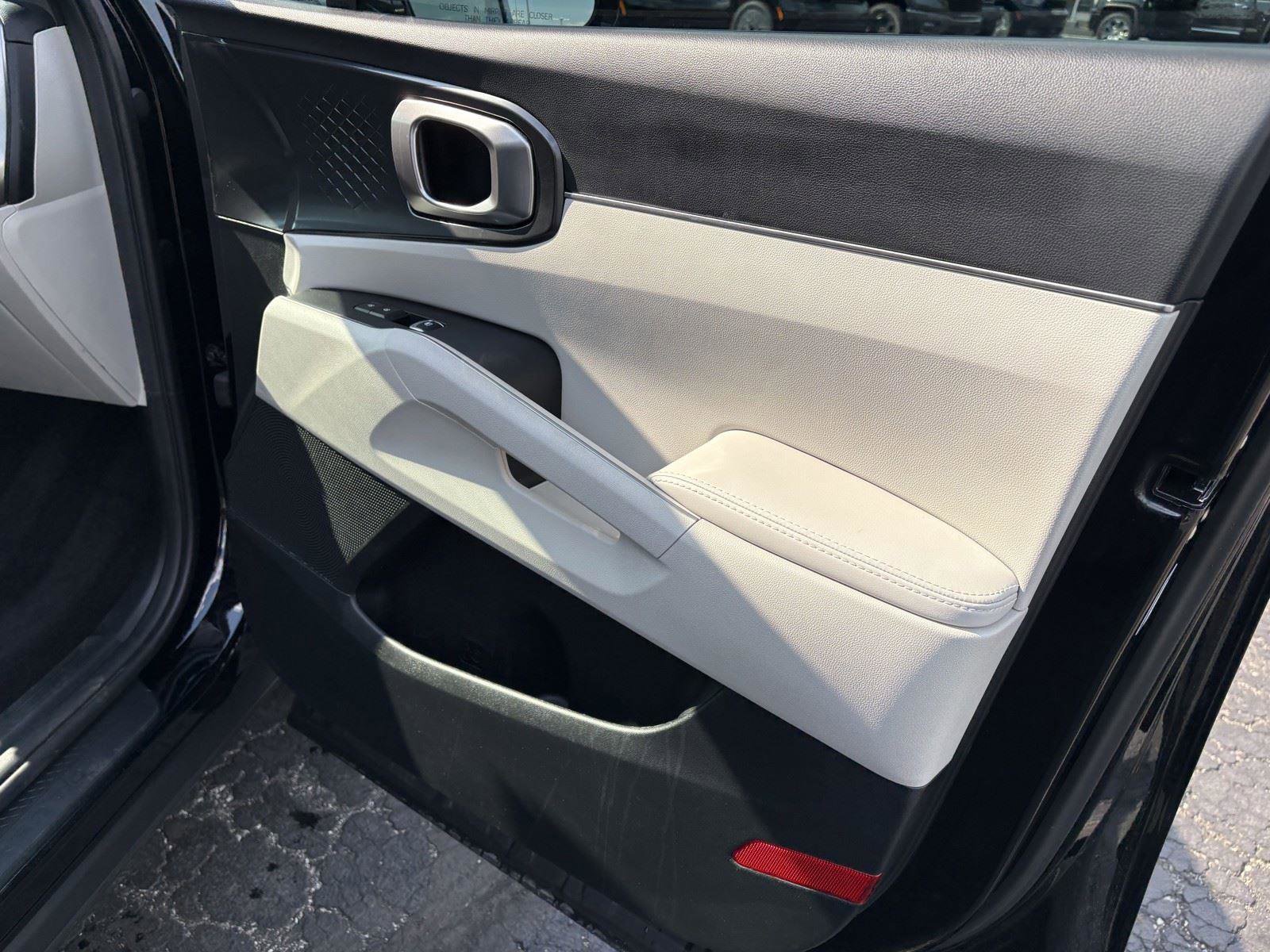 Used 2024 Kia Sorento S w/ Panoramic Sunroof Package FWD image 11