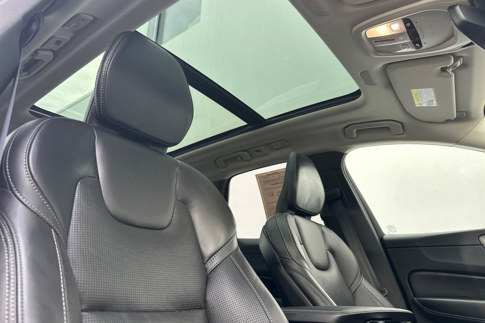 Certified 2023 Volvo XC60 B5 Ultimate AWD/4WD image 19