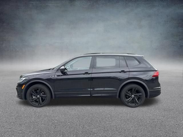 Used 2023 Volkswagen Tiguan SE R-Line AWD/4WD image 2