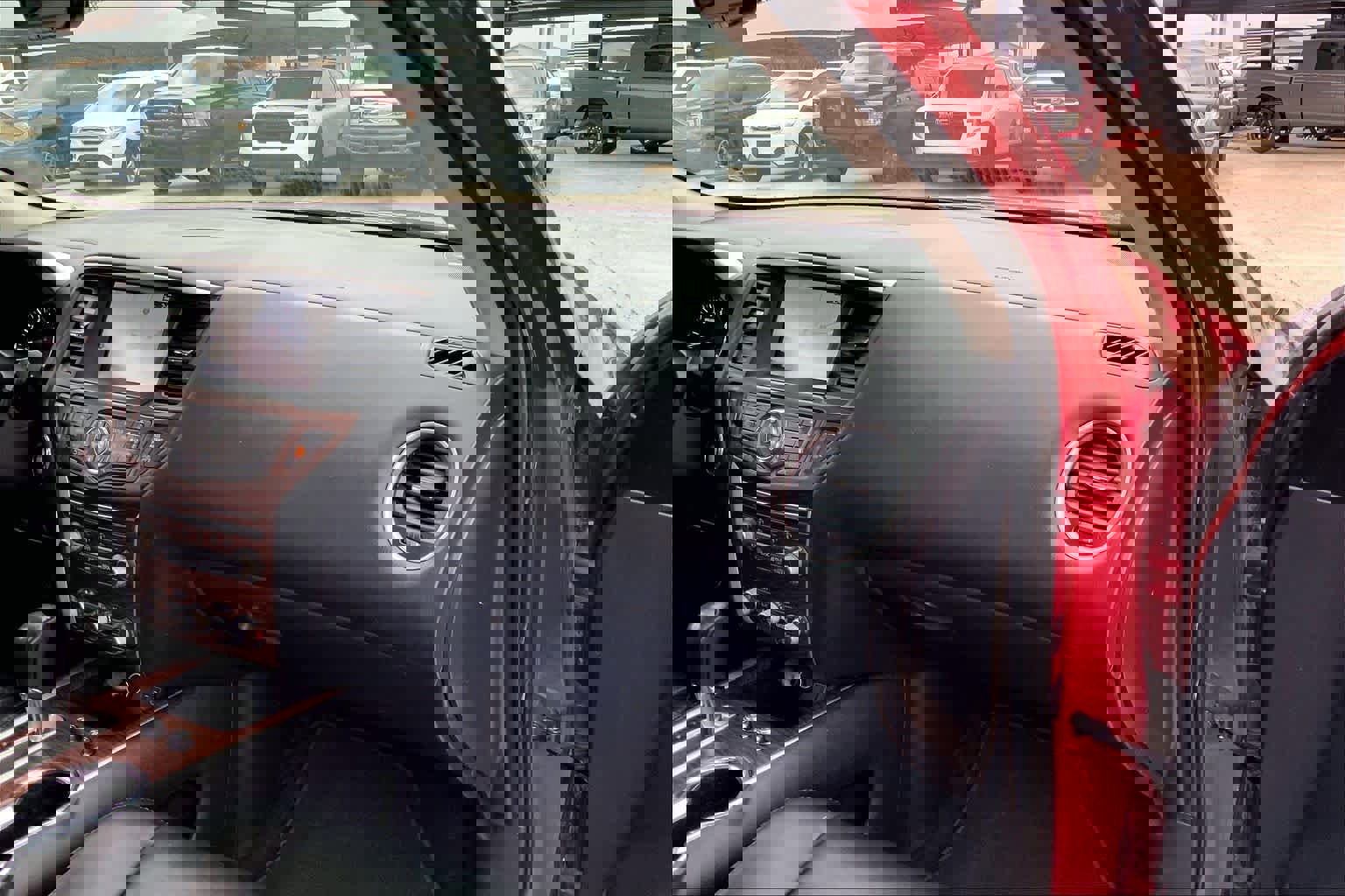 Used 2018 Nissan Pathfinder Platinum image 16