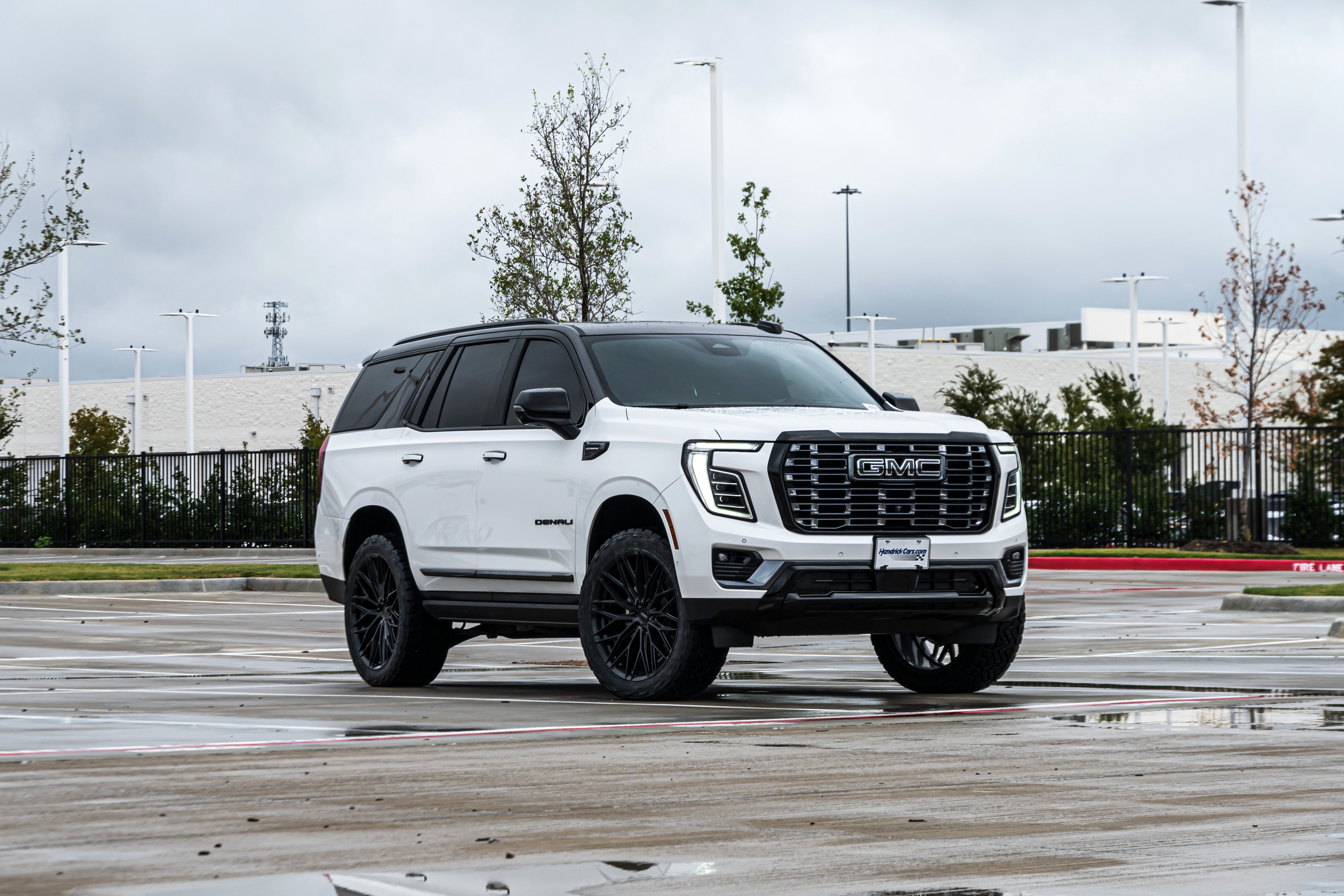 Used 2025 GMC Yukon Denali Ultimate AWD/4WD image 2