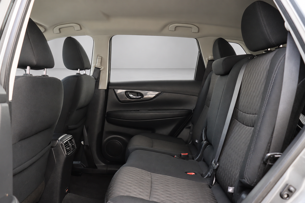 Used 2020 Nissan Rogue S w/ Special Edition Package FWD image 17