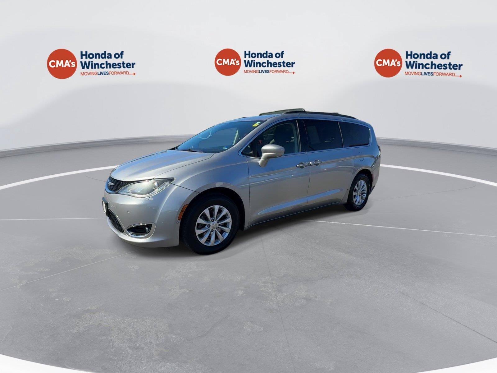 Used 2019 Chrysler Pacifica Touring Plus w/ Advanced Safetytec Group FWD image 4