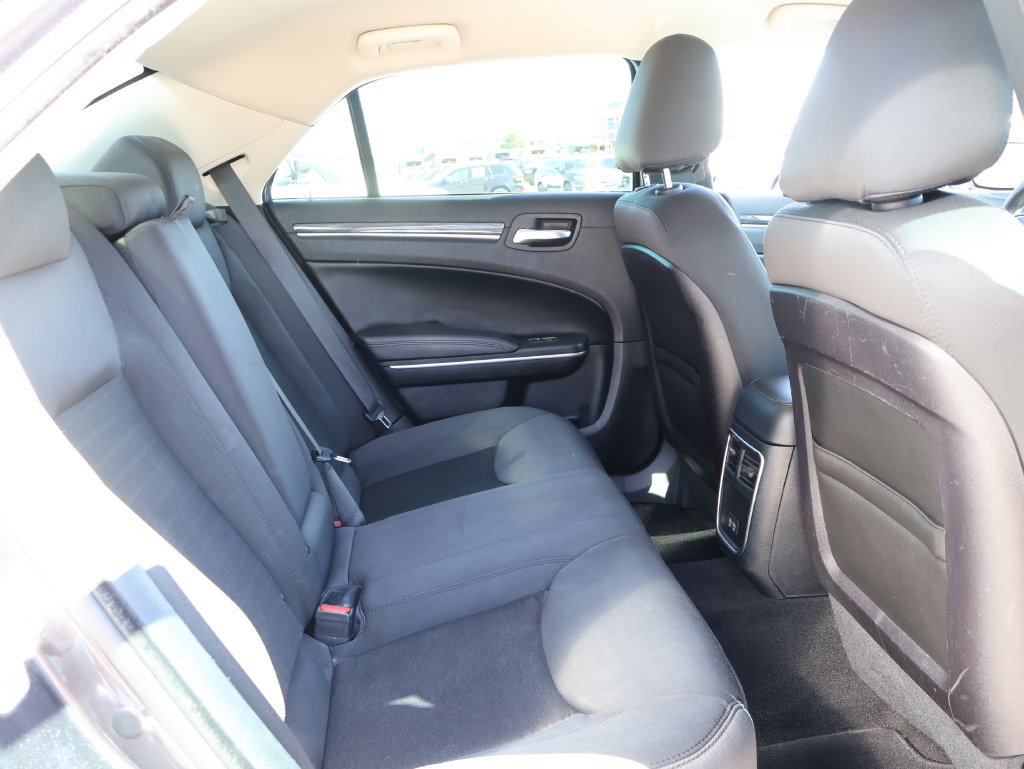 Used 2019 Chrysler 300 Touring w/ Driver Convenience Group RWD image 11