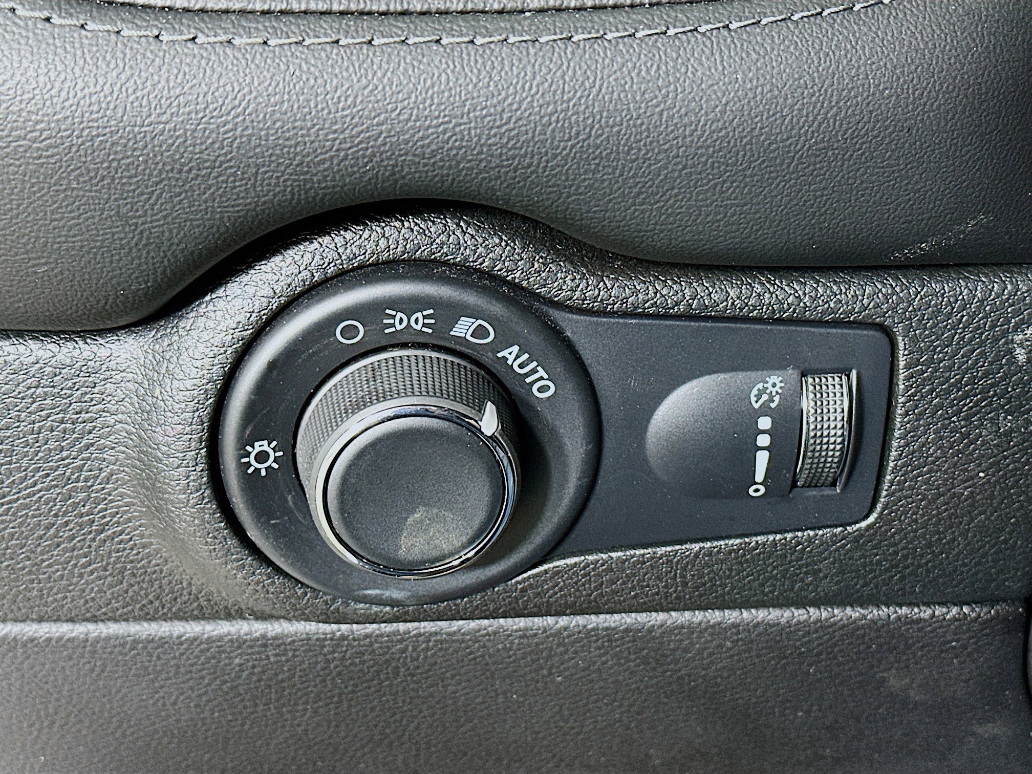 Used 2024 Dodge Durango SXT image 17