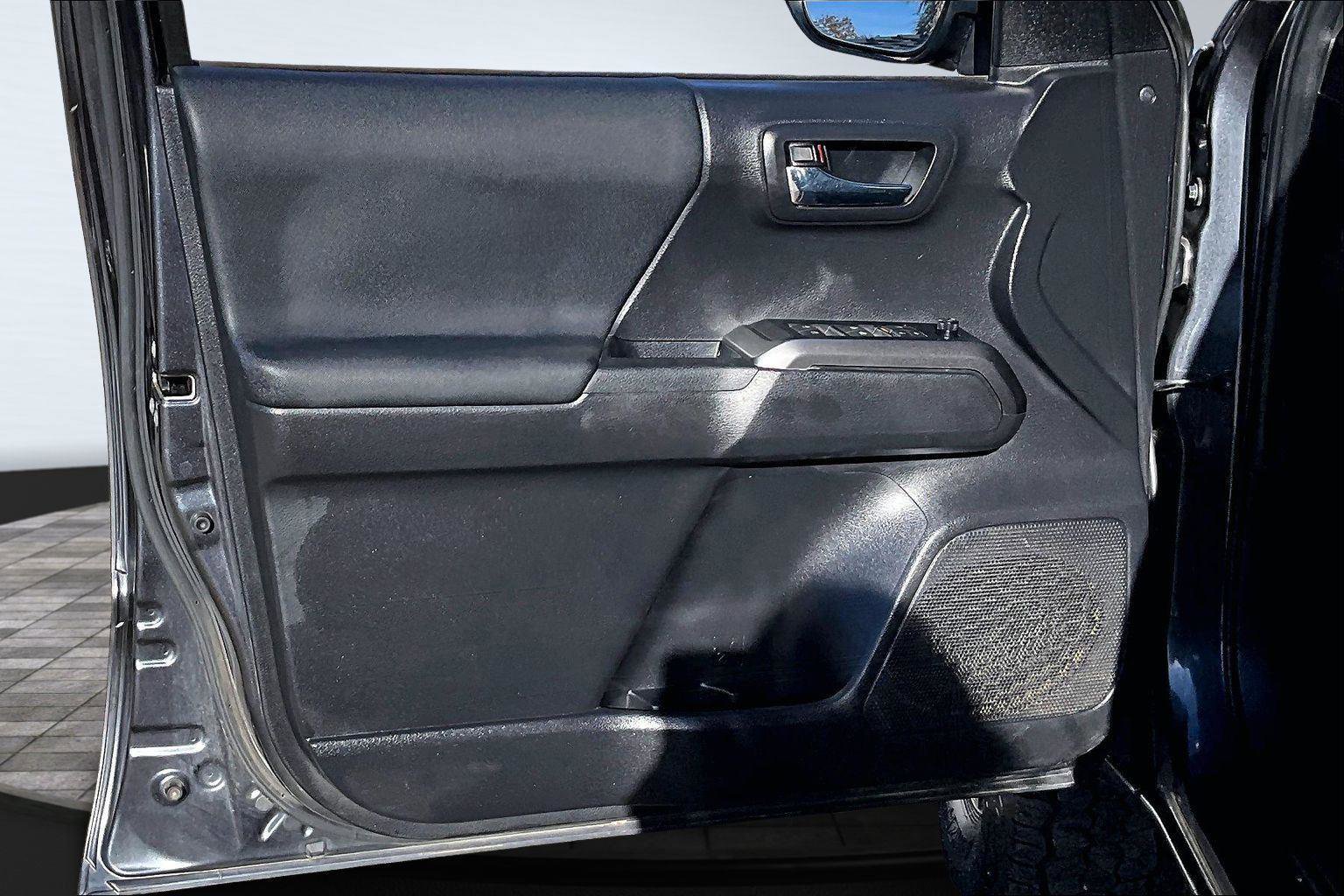 Used 2022 Toyota Tacoma TRD Off-Road image 24