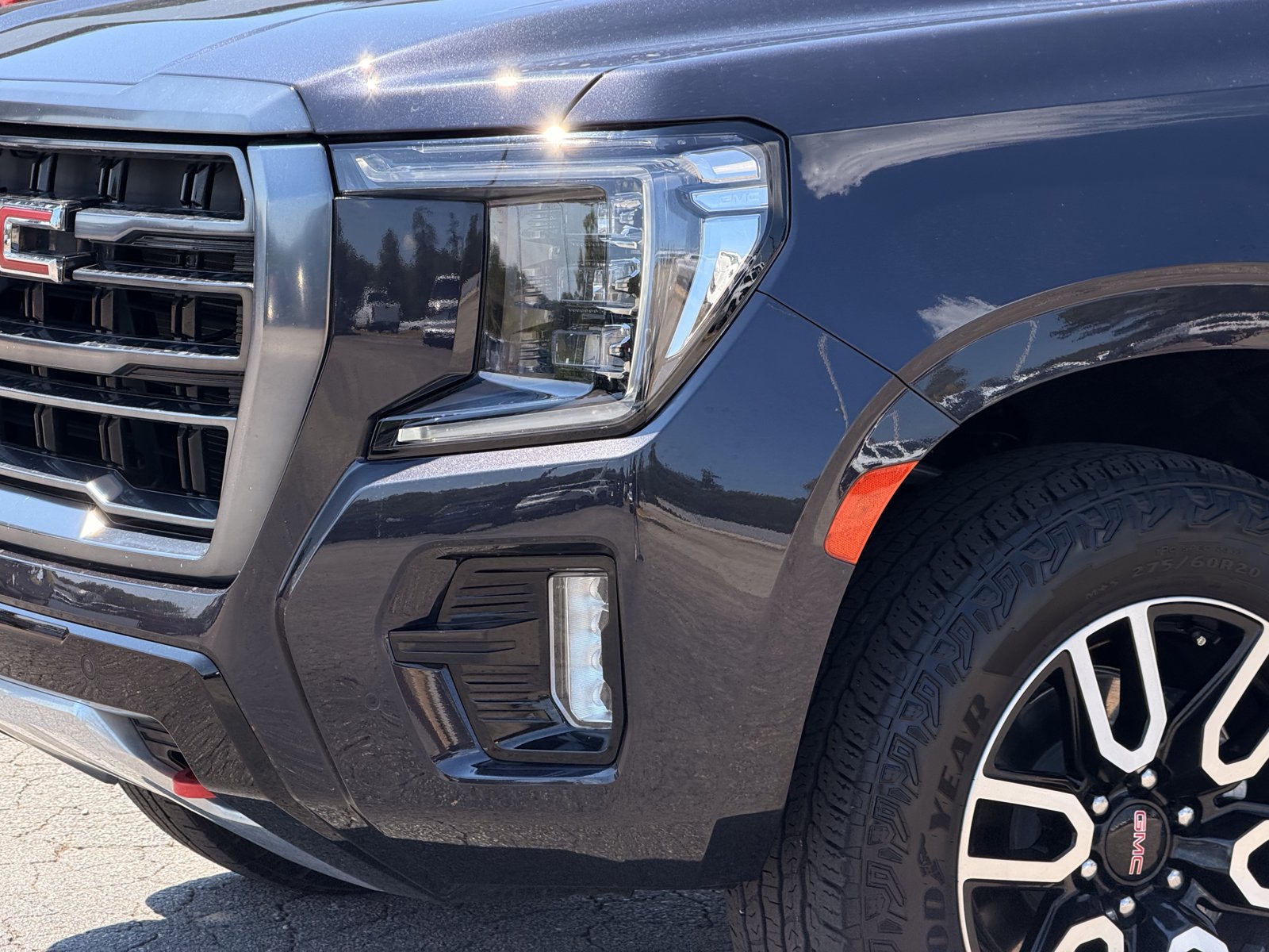 Used 2024 GMC Yukon AT4 w/ Technology Package AWD/4WD image 8