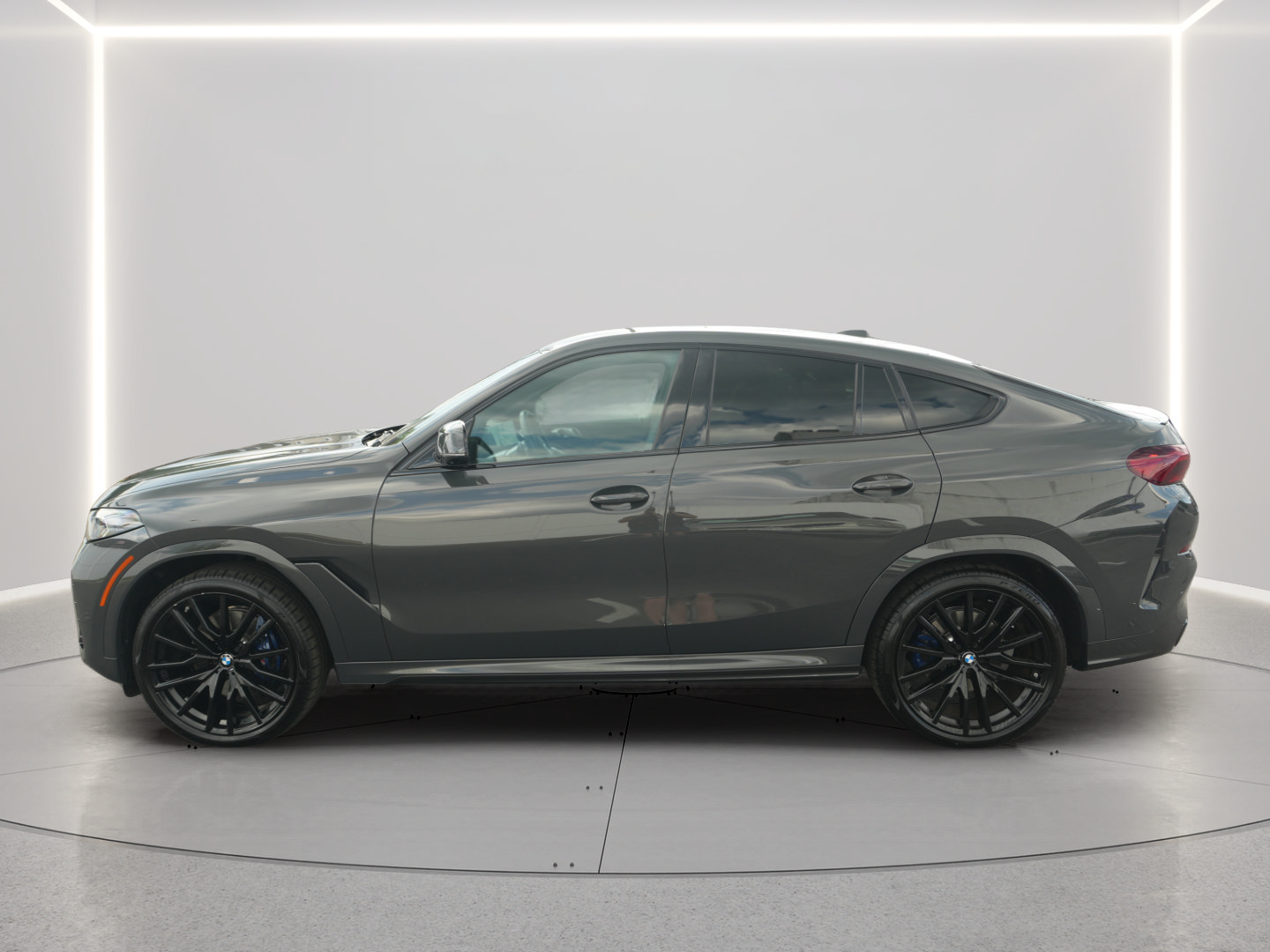 Used 2026 BMW X6 xDrive40i w/ Executive Package AWD/4WD image 2