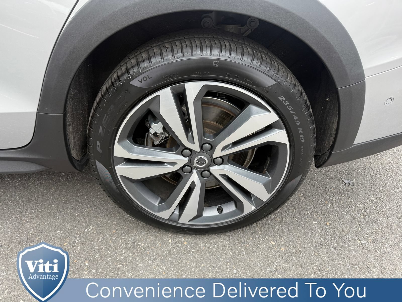 Used 2025 Volvo V60 B5 Cross Country Plus AWD/4WD image 13