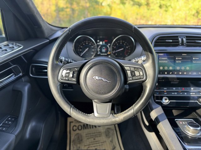 Used 2019 Jaguar F-PACE Premium image 25