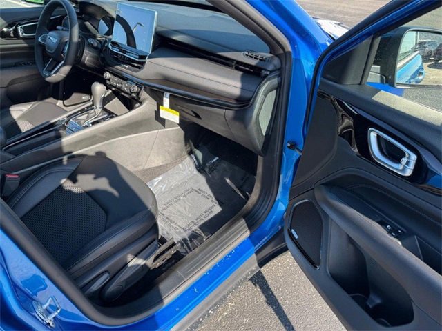 New 2025 Jeep Compass Latitude w/ Sun & Sound Group image 16