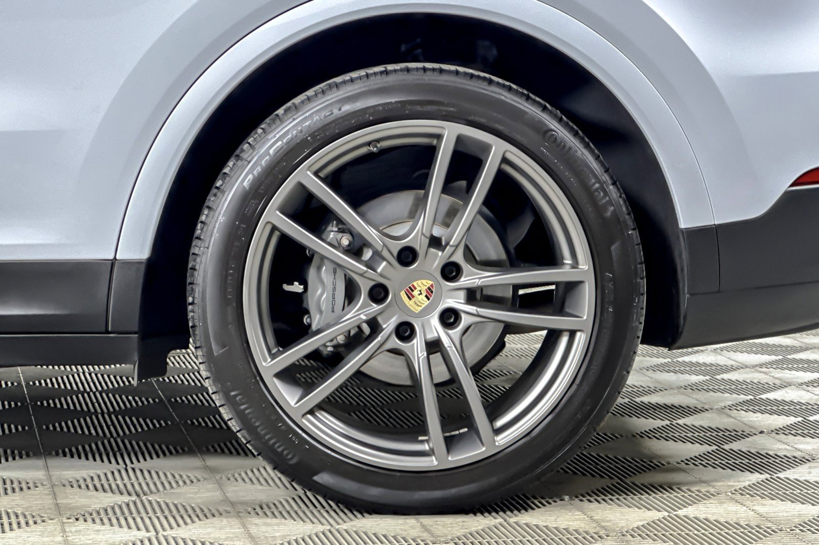 Used 2023 Porsche Cayenne S Platinum w/ Premium Package Plus image 25