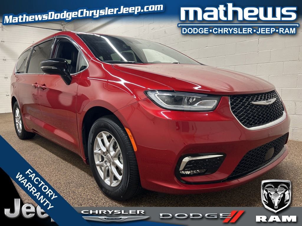 Used 2025 Chrysler Pacifica Select