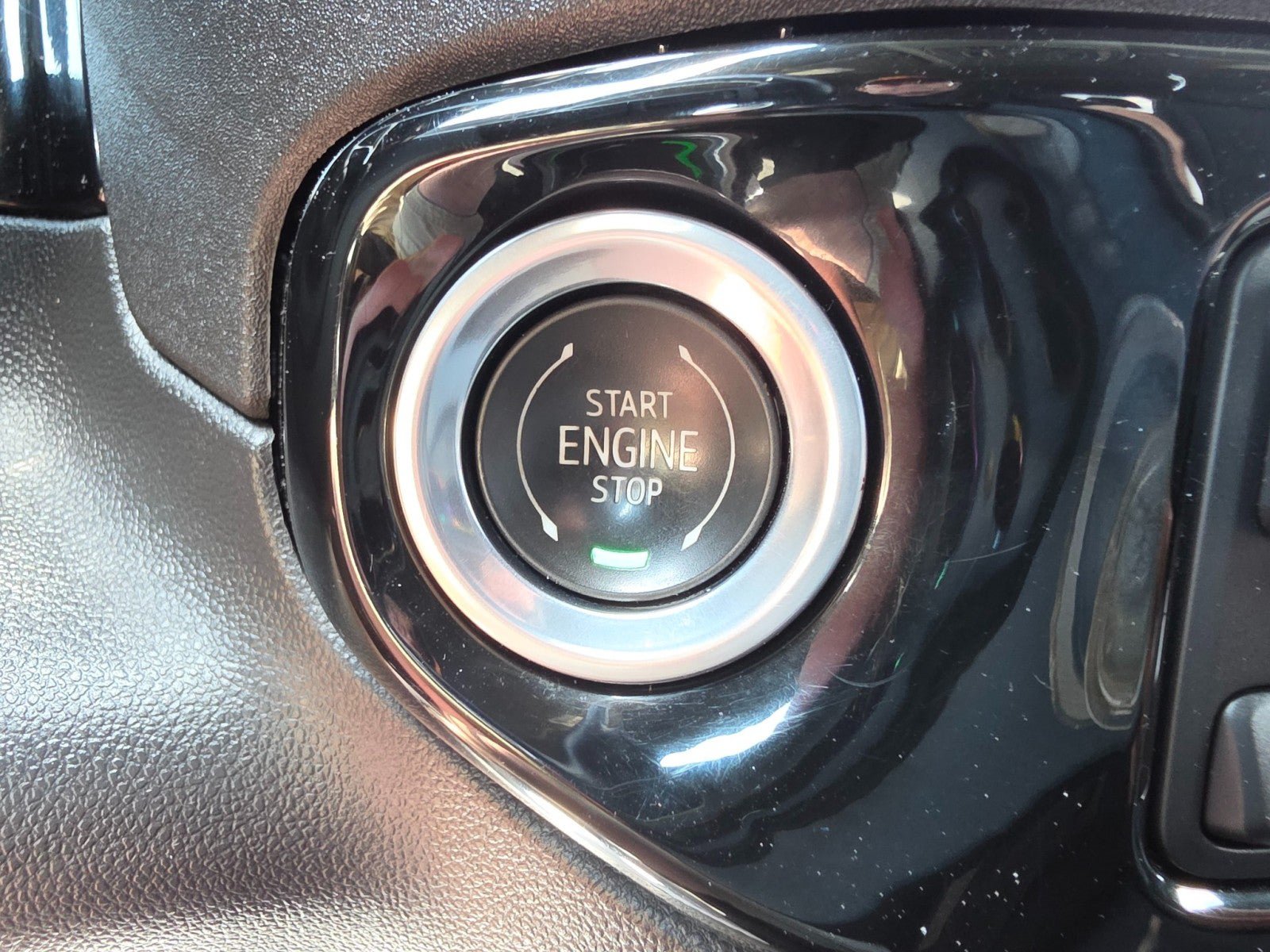 Used 2023 Chevrolet Silverado 1500 LT AWD/4WD image 47