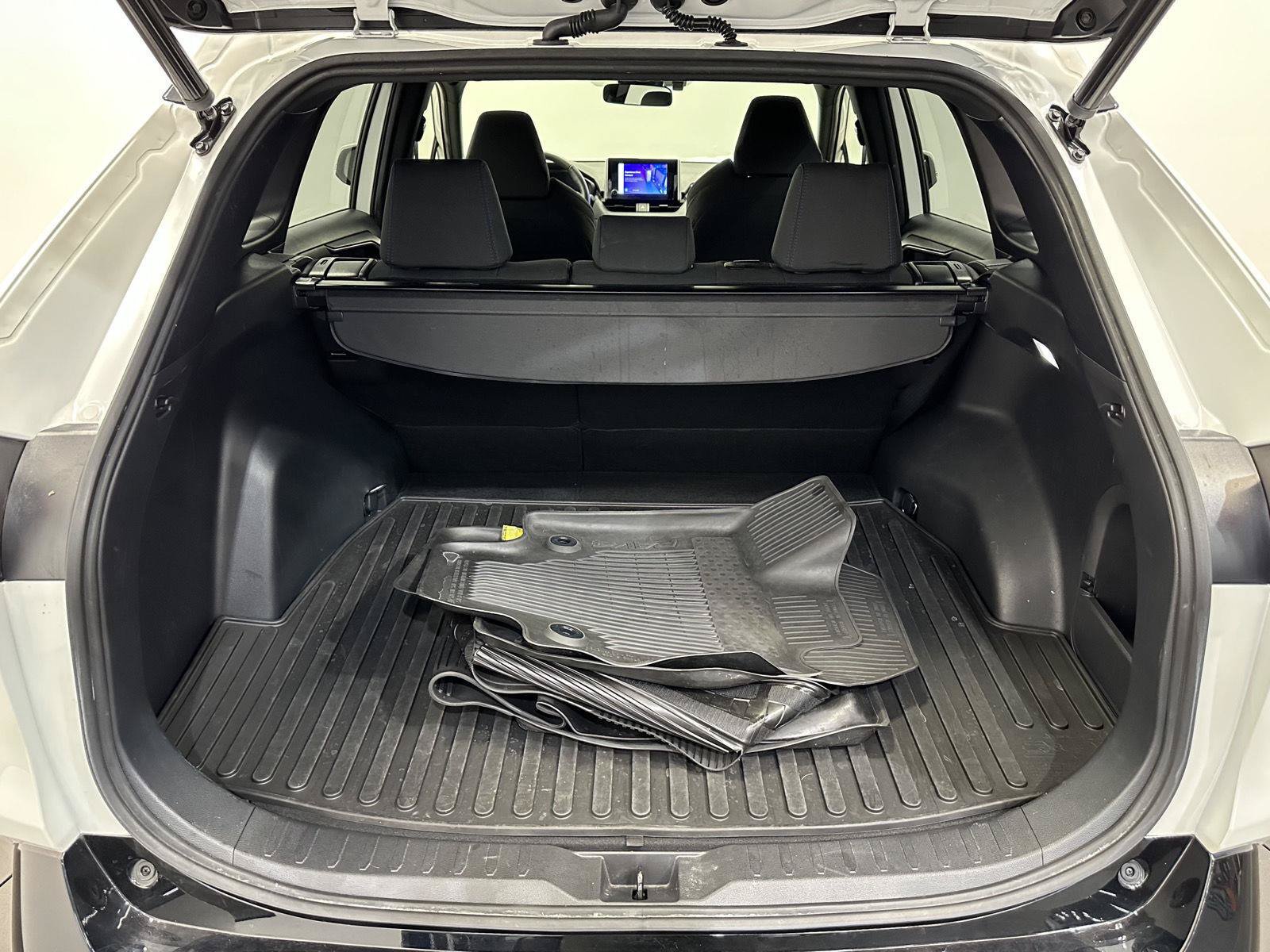 Used 2023 Toyota RAV4 SE w/ Convenience Package AWD/4WD image 27