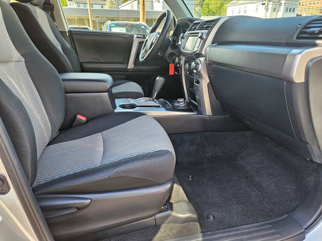 Used 2019 Toyota 4Runner SR5 AWD/4WD image 11