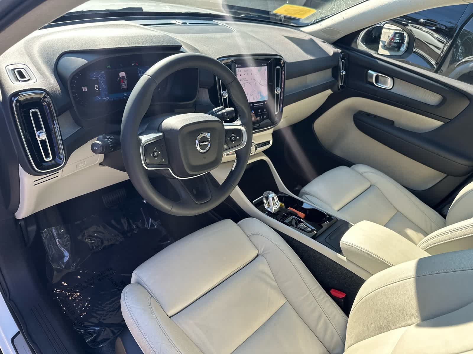 Used 2023 Volvo XC40 B5 Plus w/ Driver Assist Package AWD/4WD image 10