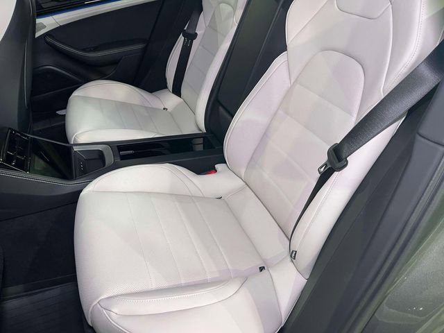 New 2025 Porsche Panamera 4 image 19