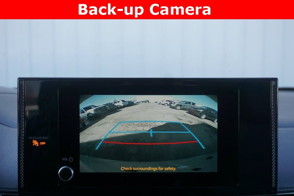 Used 2025 Toyota Sienna LE image 7