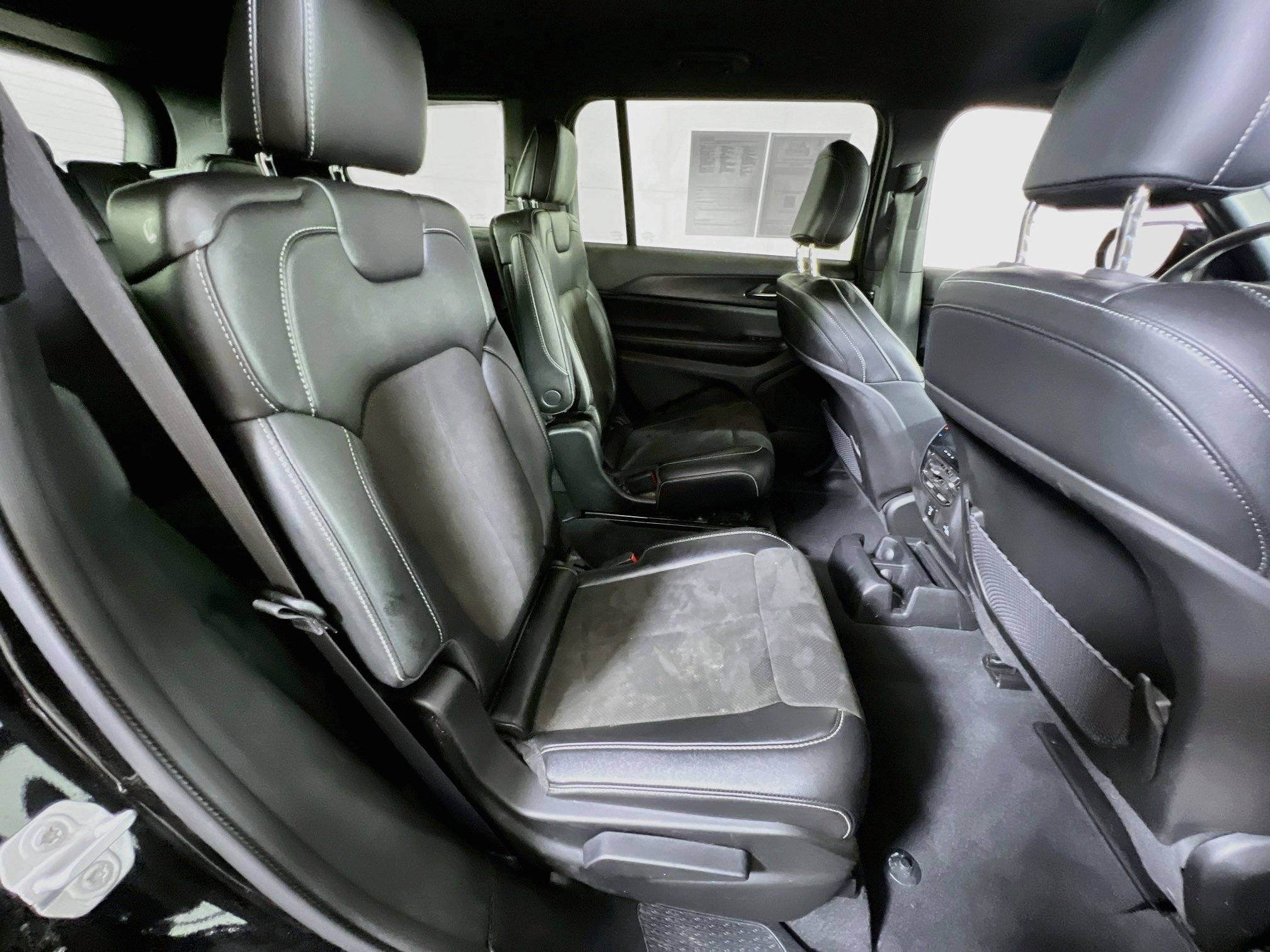Used 2023 Jeep Grand Cherokee L Laredo AWD/4WD image 27