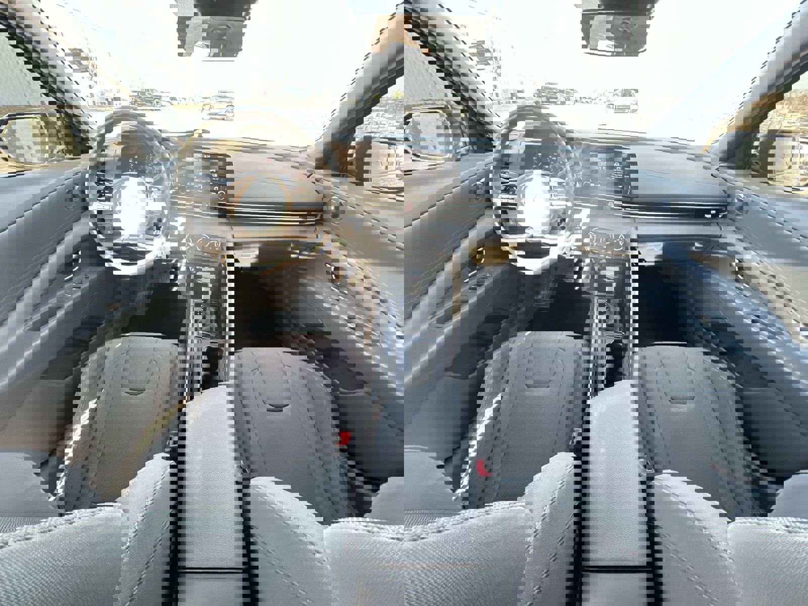 Used 2023 Hyundai Elantra SE image 19