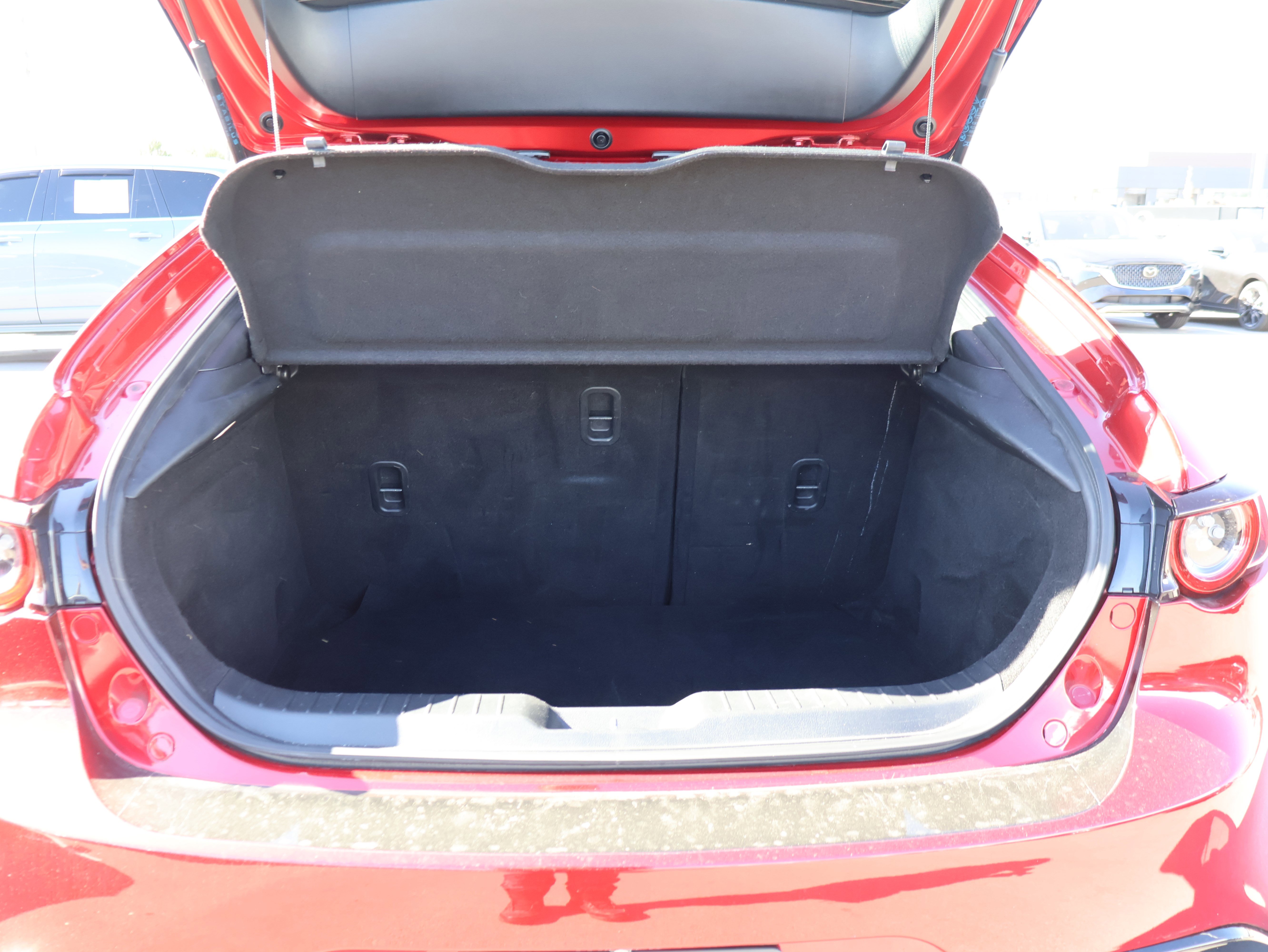 Used 2019 MAZDA MAZDA3 Hatchback w/ Preferred Package image 19