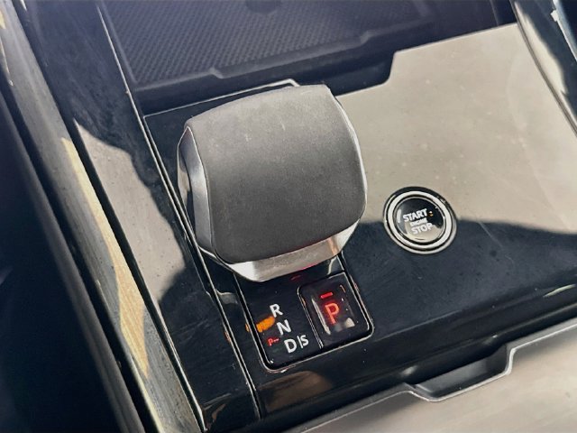 Used 2025 Land Rover Range Rover Sport SE AWD/4WD image 19