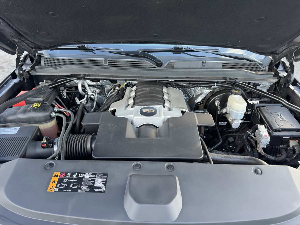 Used 2018 Cadillac Escalade Premium Luxury image 51