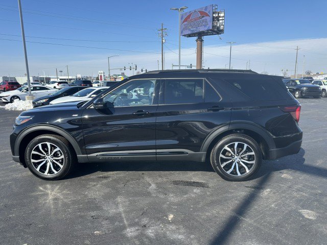 Used 2025 Ford Explorer ST-Line image 7