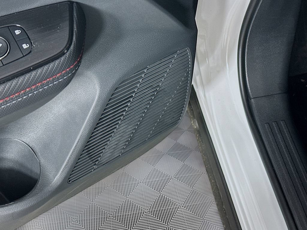 New 2026 Nissan Kicks SR w/ SR Premium Package FWD image 25
