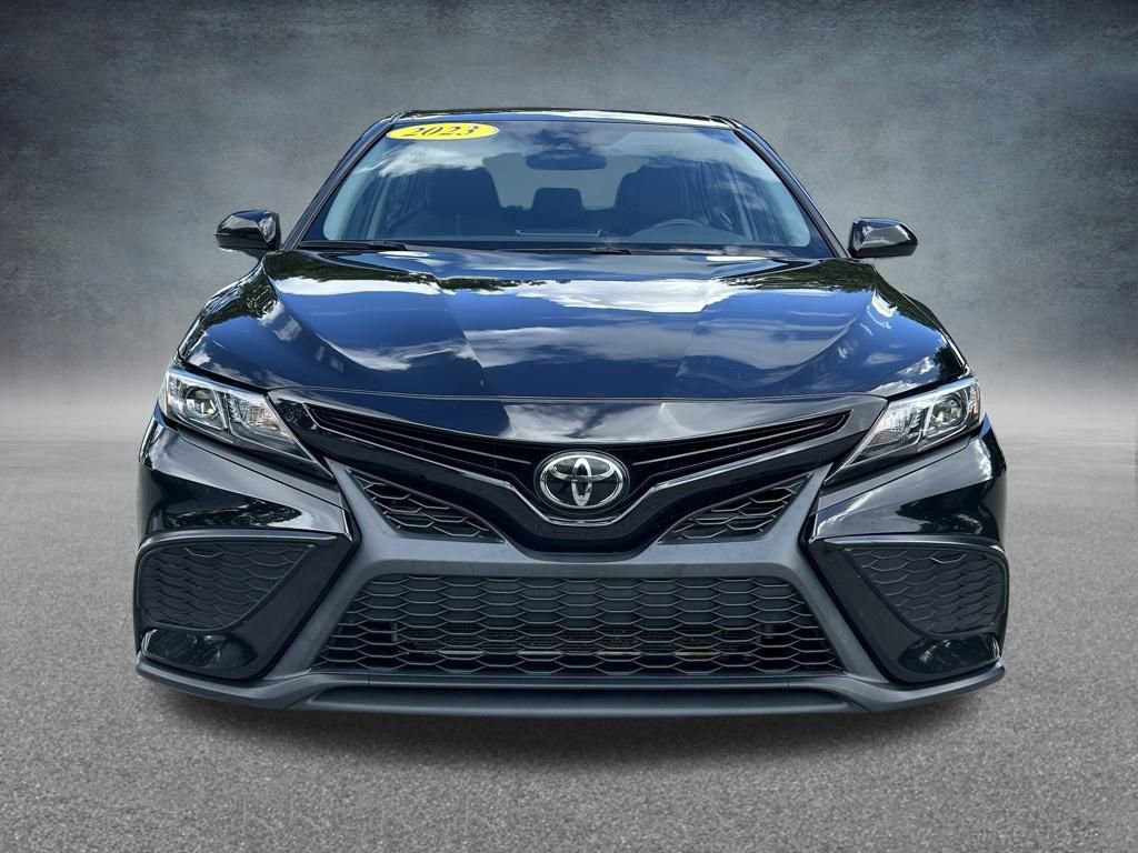 Used 2023 Toyota Camry SE image 2