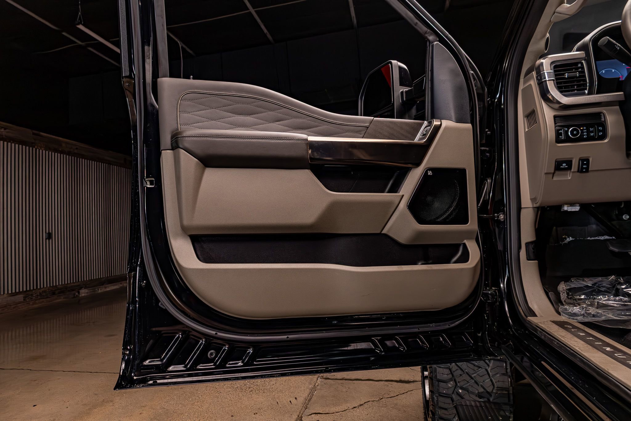 Used 2026 Ford F350 Platinum w/ Platinum Plus Package image 29