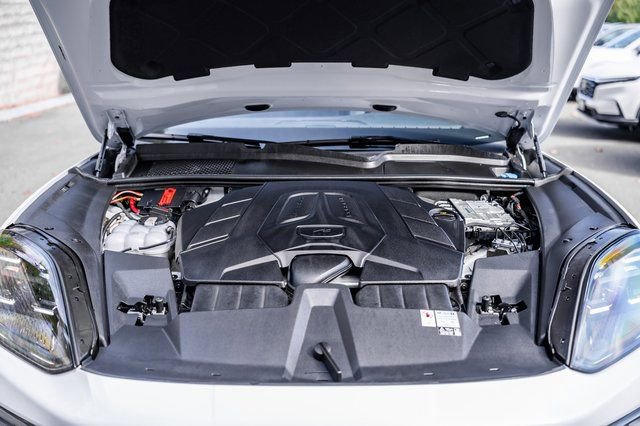 Used 2024 Porsche Cayenne image 27