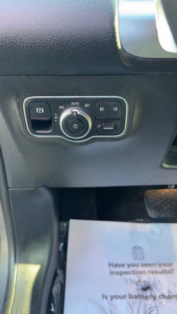 Used 2022 Mercedes-Benz GLB 250 w/ Premium Package Lite image 10