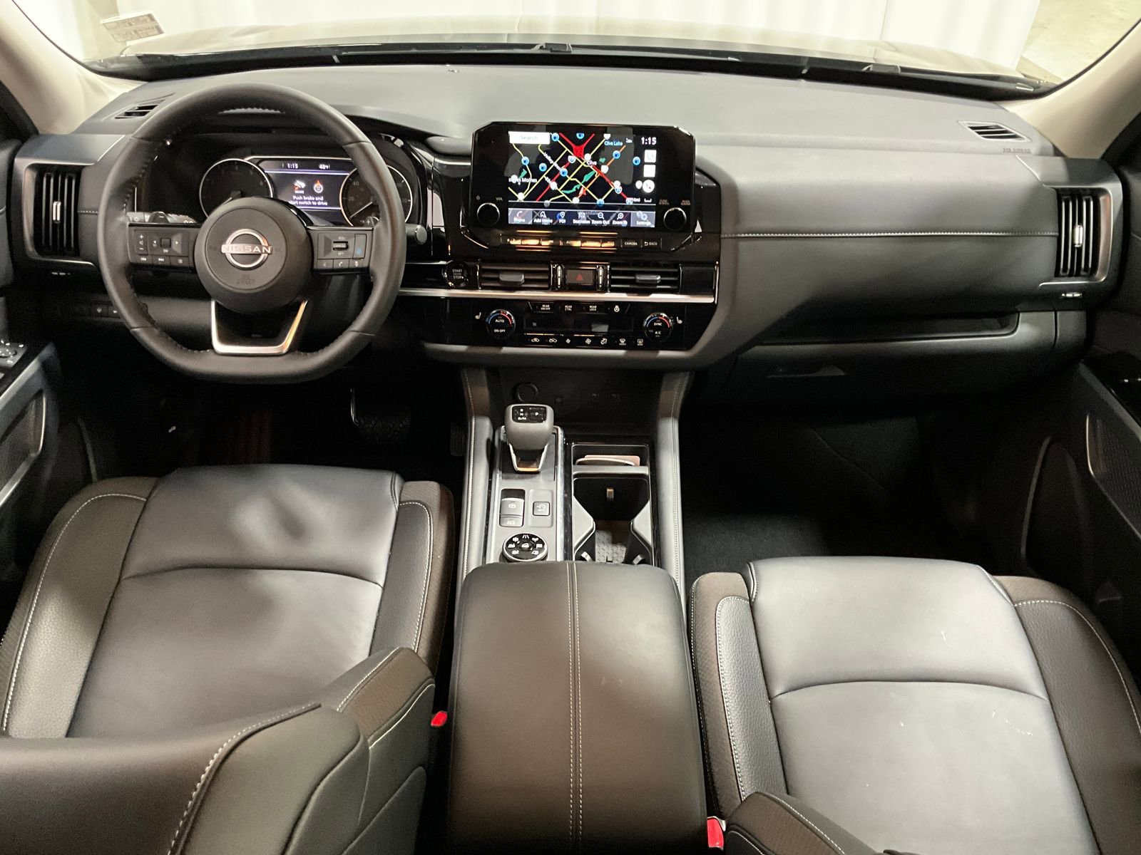 Used 2025 Nissan Pathfinder SL w/ Black Appearance Package image 14