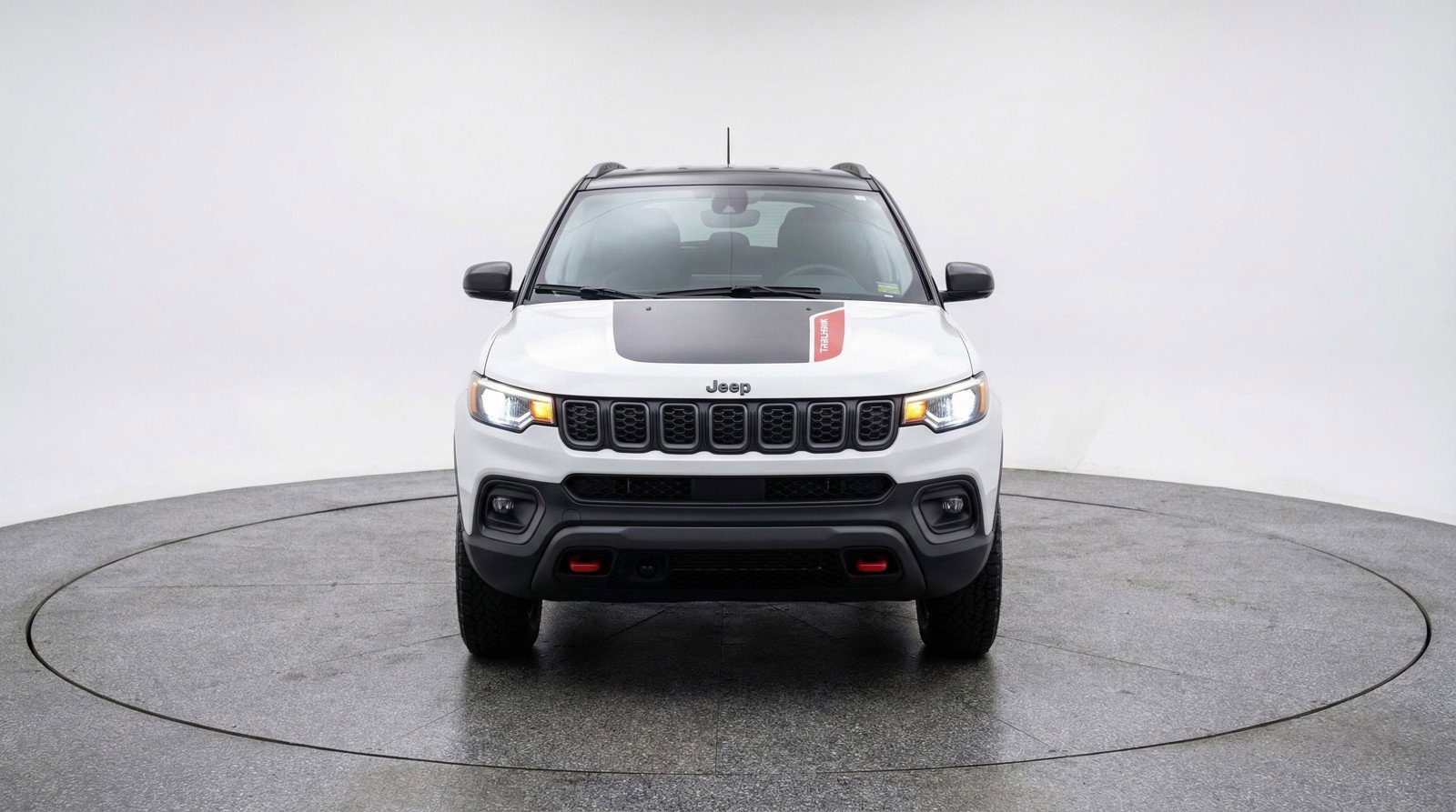 Used 2025 Jeep Compass Trailhawk image 2