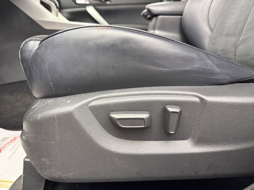 Used 2023 Mitsubishi Eclipse Cross SEL image 13