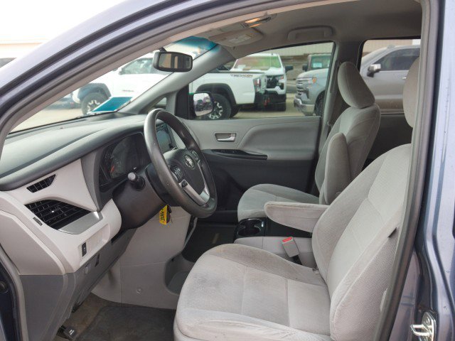 Used 2015 Toyota Sienna LE FWD image 14