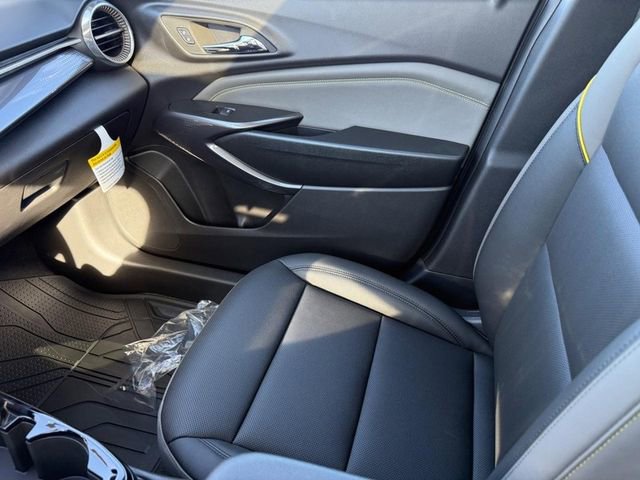 New 2026 Chevrolet Trax ACTIV w/ Sunroof Package FWD image 16