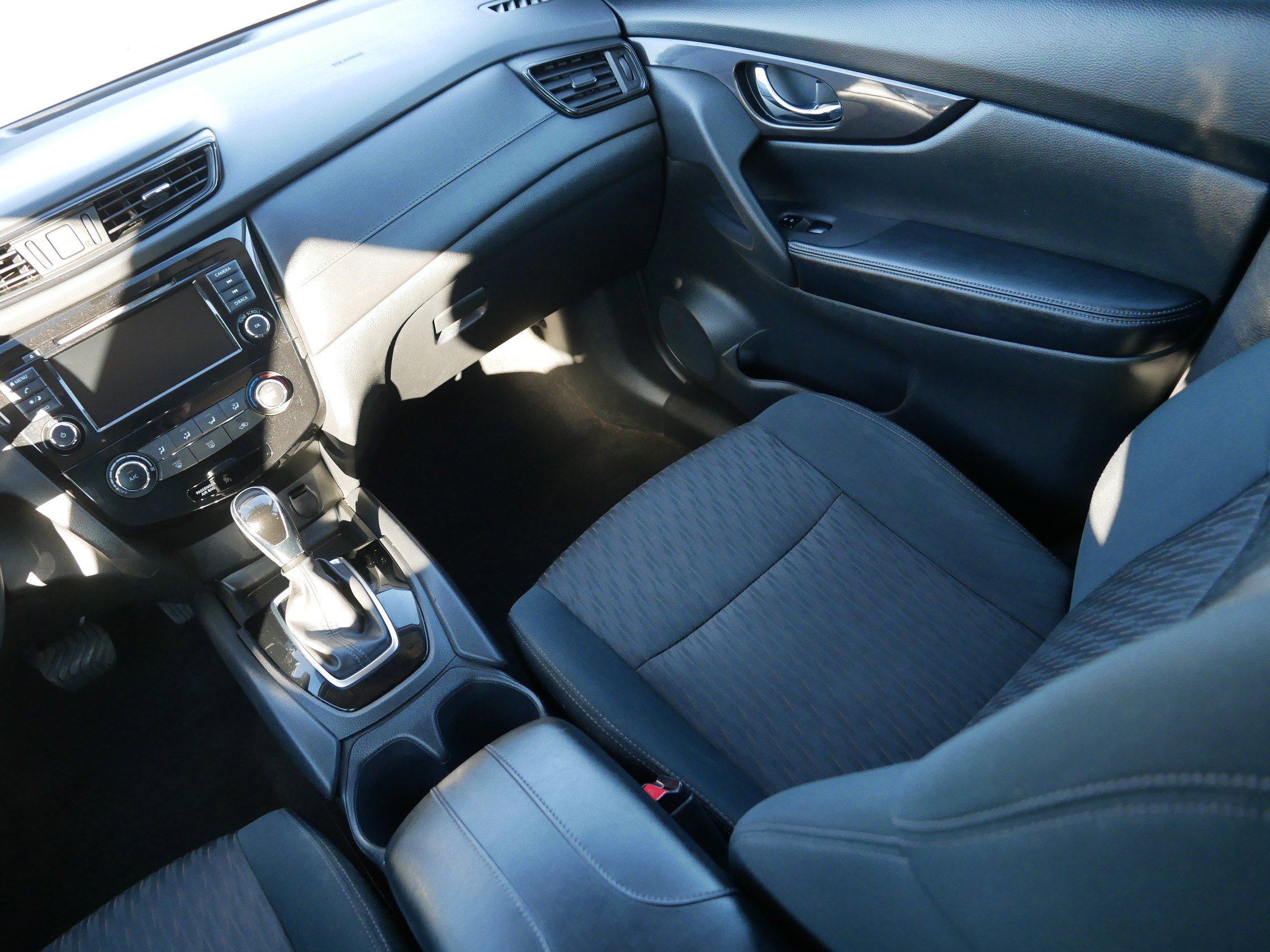 Used 2018 Nissan Rogue S image 11