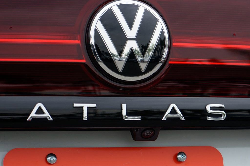 Used 2025 Volkswagen Atlas Peak Edition SE image 53