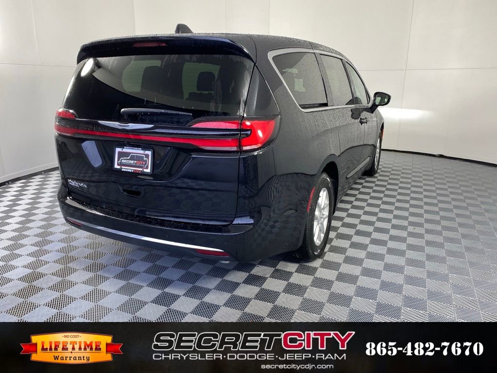 New 2026 Chrysler Pacifica Select image 7