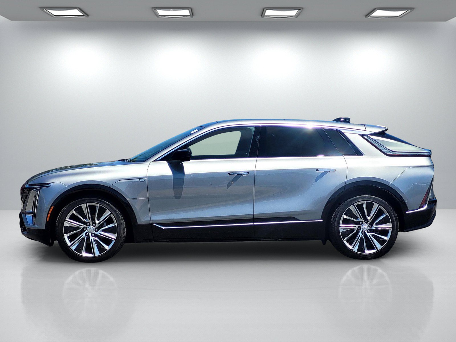 Certified 2025 Cadillac Lyriq Luxury w/ LPO, Floor Liner Package AWD/4WD image 7