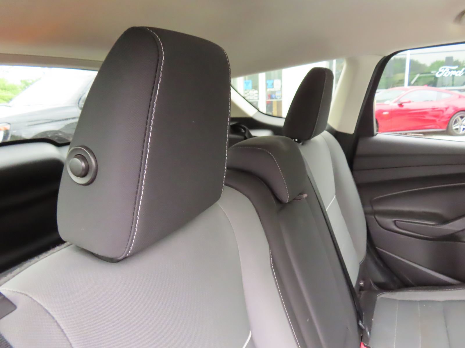 Used 2015 Ford Escape SE FWD image 31