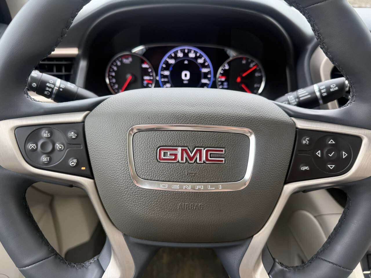 Used 2023 GMC Acadia Denali w/ Denali Technology Package AWD/4WD image 14