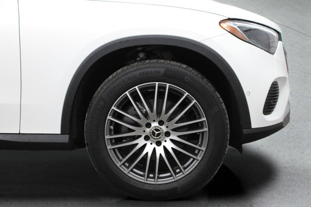 Used 2025 Mercedes-Benz GLC 300 image 14
